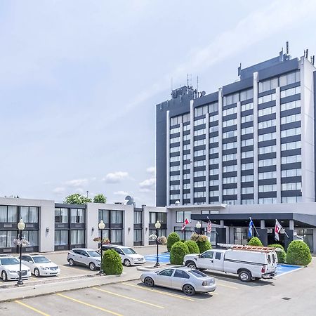 トラベロッジ ホテル ＆ コンベンションセンター バイ ウィンダム ケベック シティ ケベックシティ エクステリア 写真